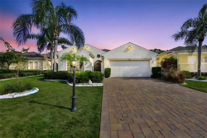 Property Photo: 818 King Leon Way FL 33573