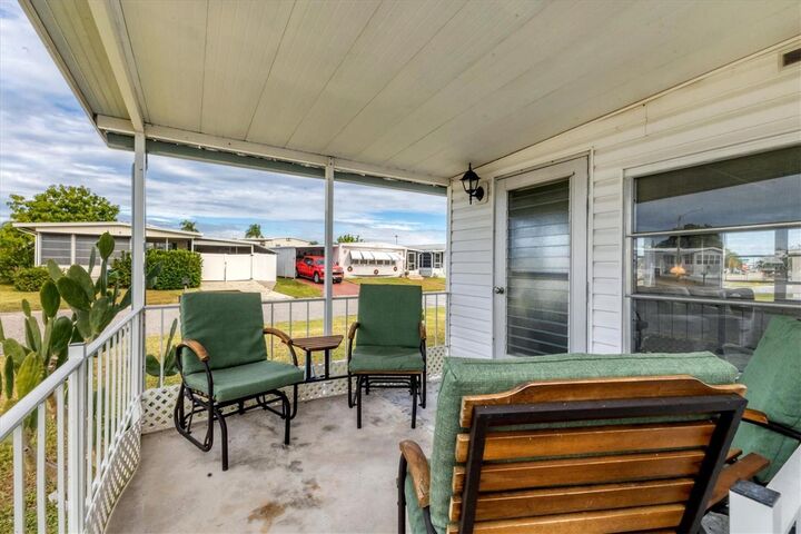 Property Photo: 1210 44th Avenue Drive E FL 34222