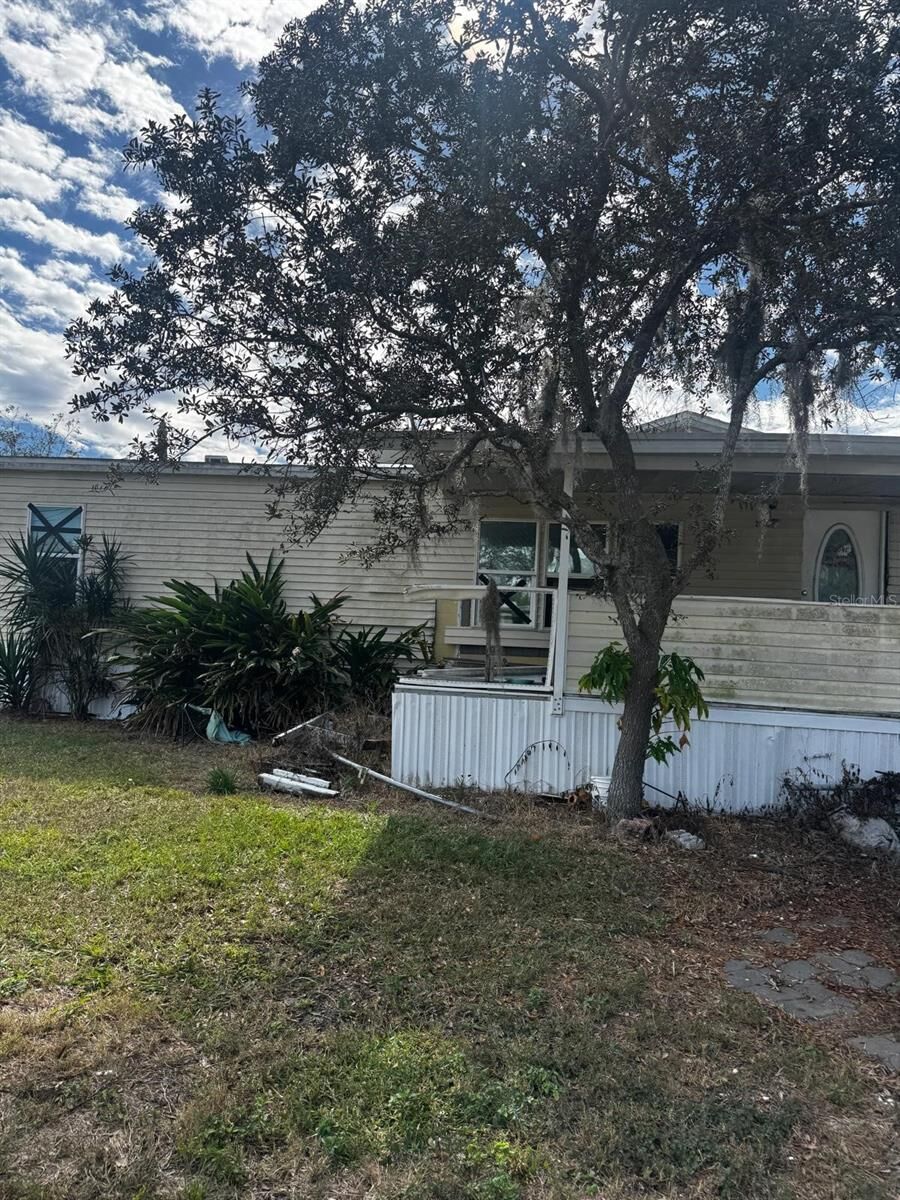 Property Photo: 2626 Shiner Drive FL 33898