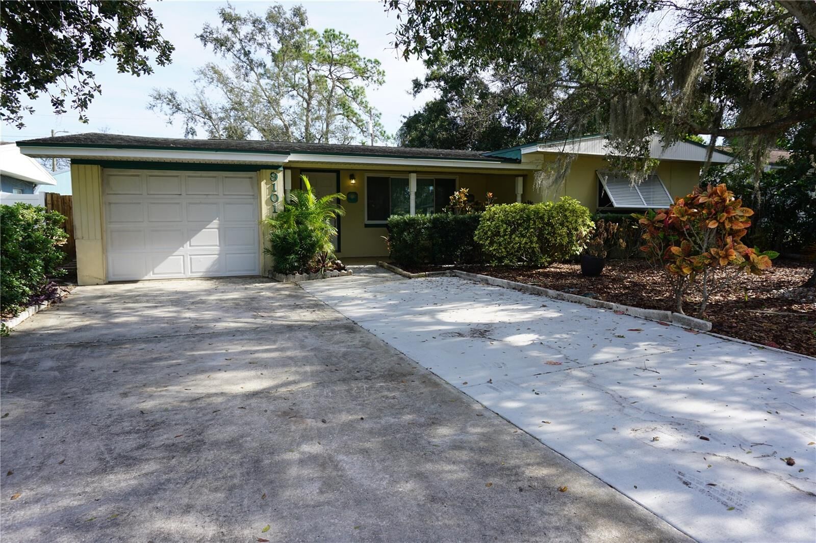 Property Photo:  9101 3rd Street N  FL 33702 