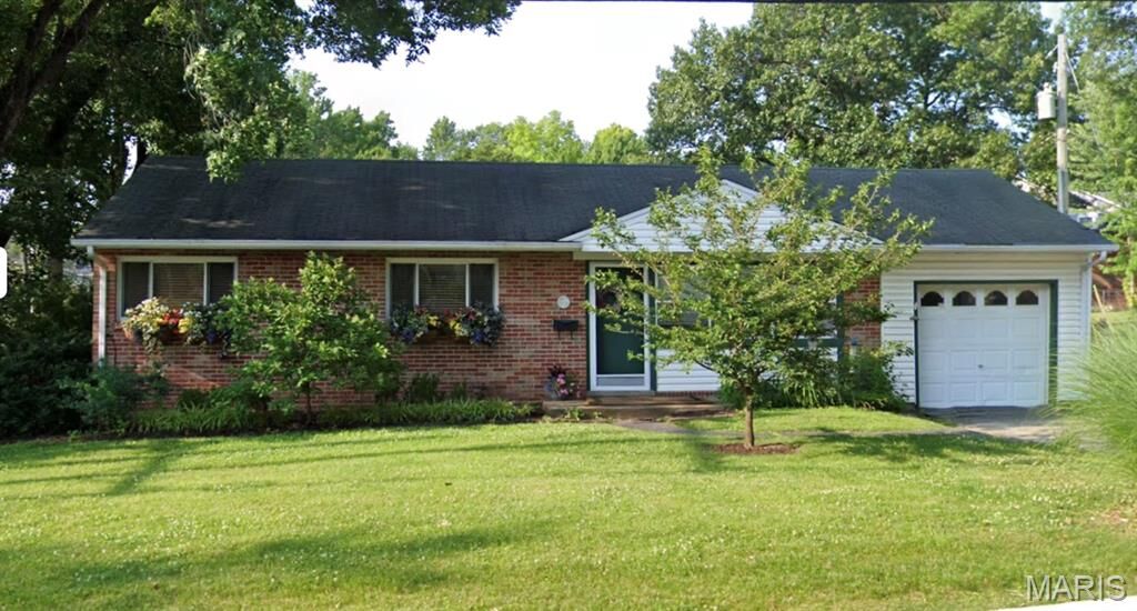 Property Photo: 464 Quan Avenue MO 63122