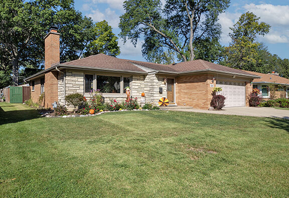 Property Photo: 320 Cornell Avenue IL 60016