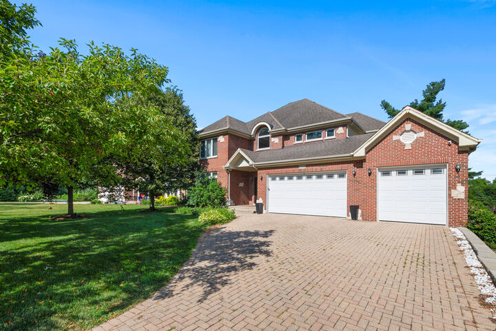 Property Photo:  7715 Virginia Court  IL 60527 