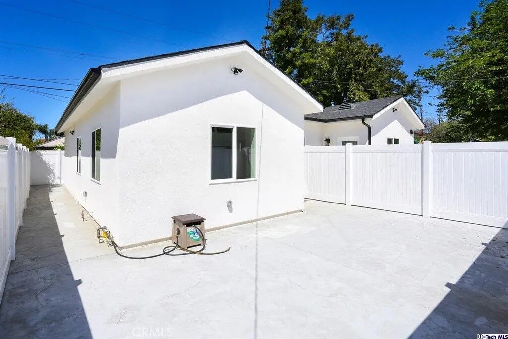 Property Photo: 7521 Milwood Avenue CA 91303