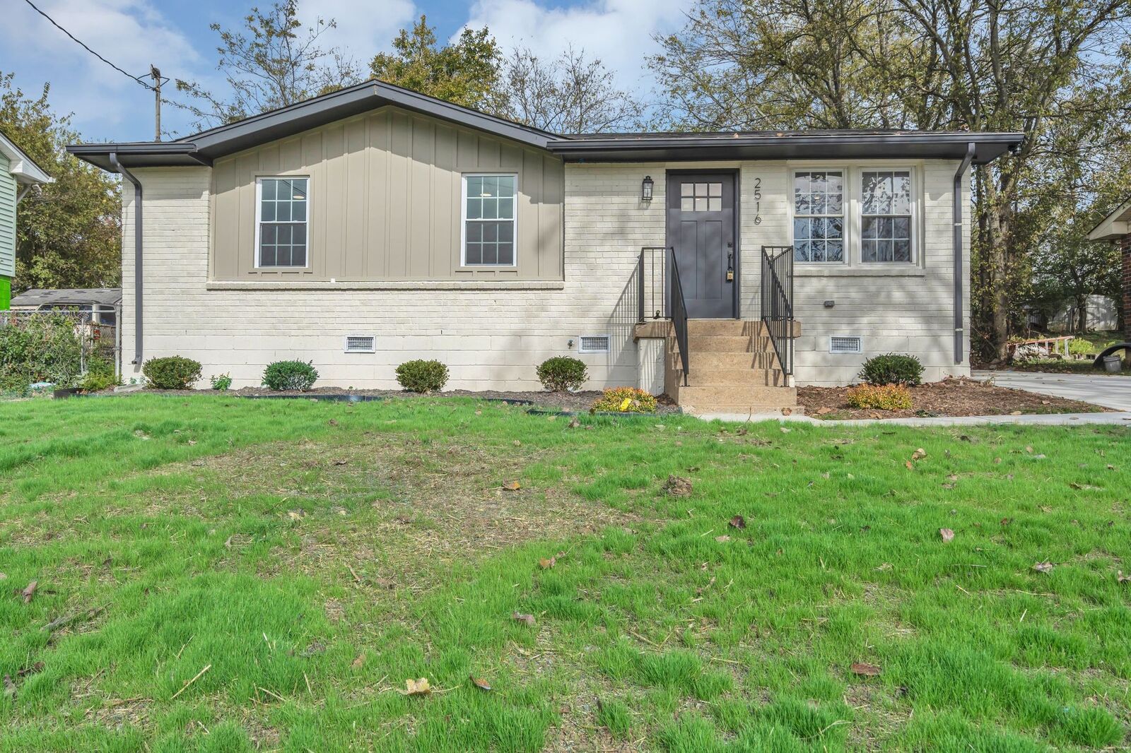 Property Photo: 2516 Allenwood Dr TN 37207
