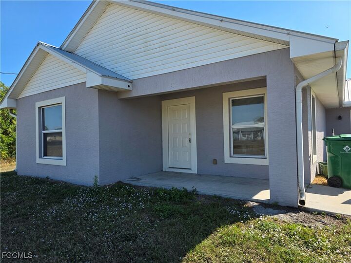 Property Photo:  5010 Dolphin Court  FL 33935 