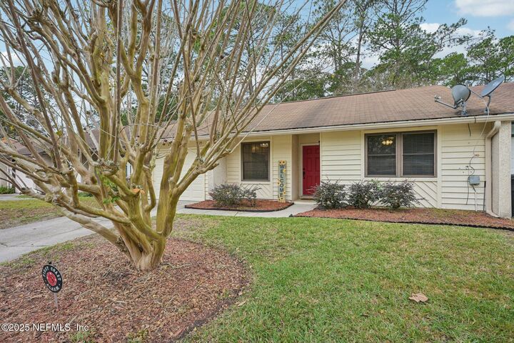 Property Photo: 3325 Excalibur Way FL 32223