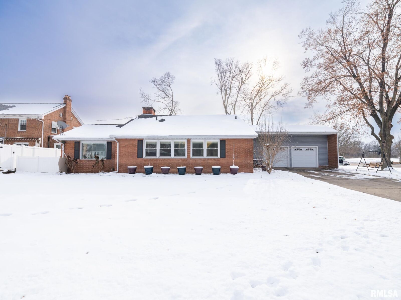 Property Photo:  2718 W Moss Avenue  IL 61606 