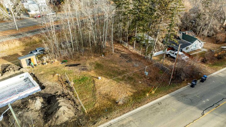 5120 48 Avenue  Sylvan Lake AB T4S 1G6 photo