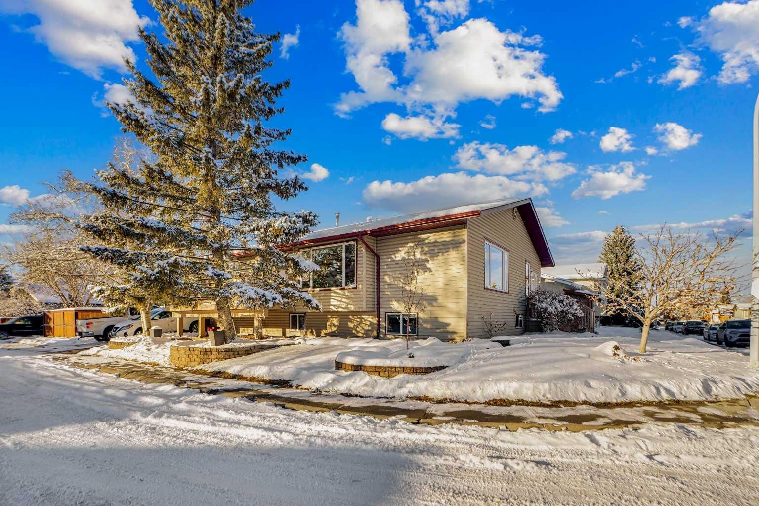 Property Photo: 911 6 Street SE AB T1V 1K3