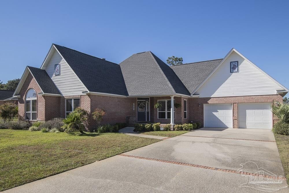 Property Photo: 1505 Kings Rd FL 32533