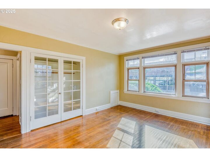 Property Photo: 4025 SE Hawthorne Blvd OR 97214