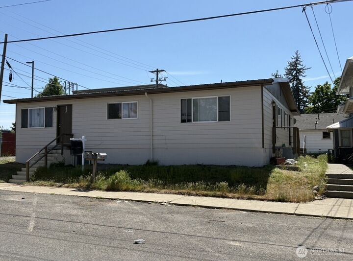 Property Photo: 304 W 6th WA 98926