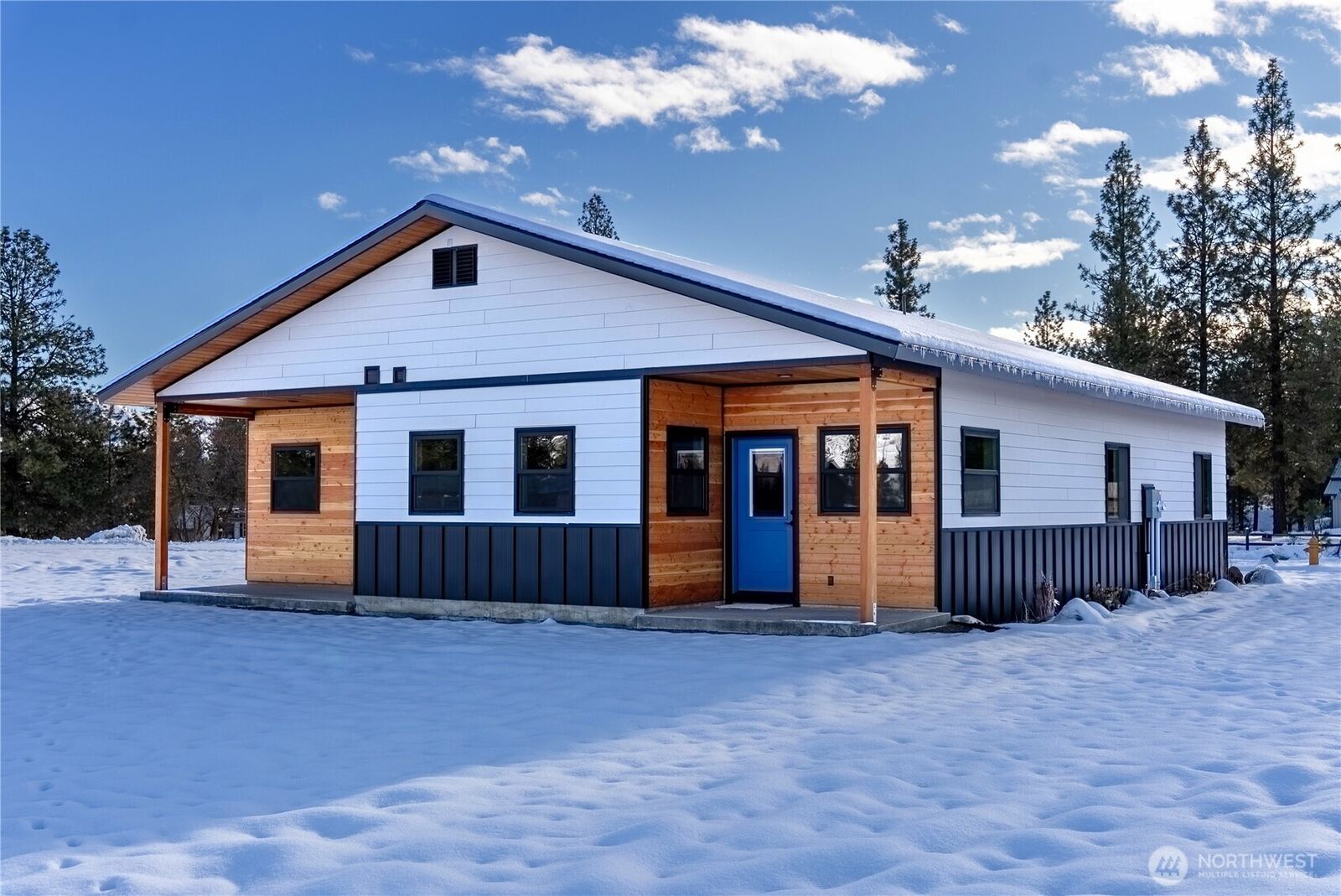 Property Photo: 7 Round Rock Lane WA 98862