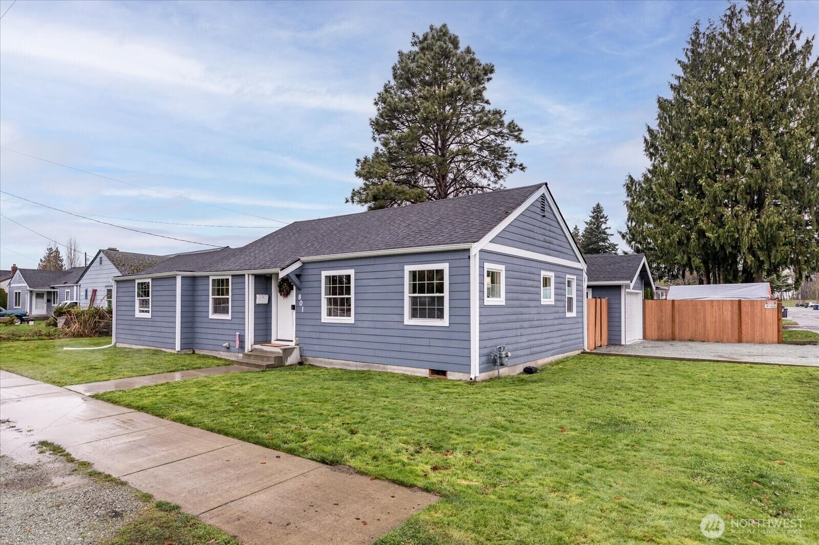 Property Photo:  801  Lincoln St.  WA 98273 