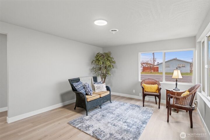 Property Photo: 307 3rd Avenue NE WA 98848