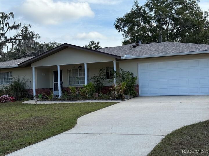 Property Photo: 9095 S Meredith Avenue FL 34436