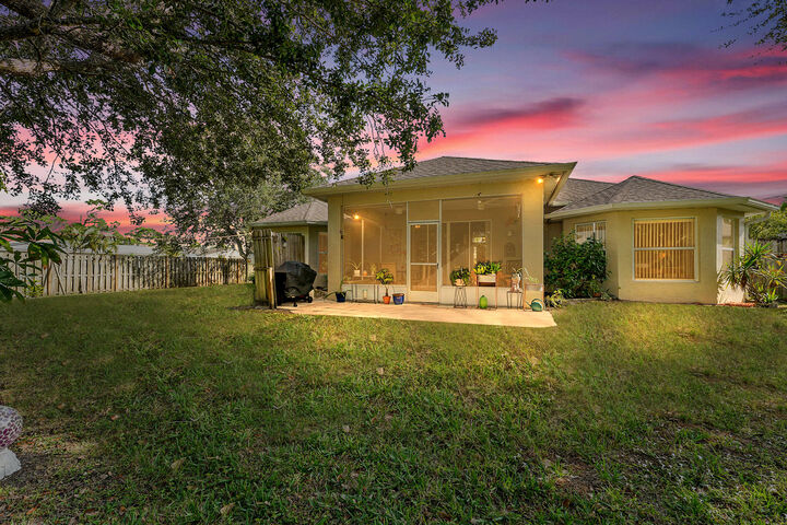 Property Photo: 579 SE Marydale Terrace FL 34983