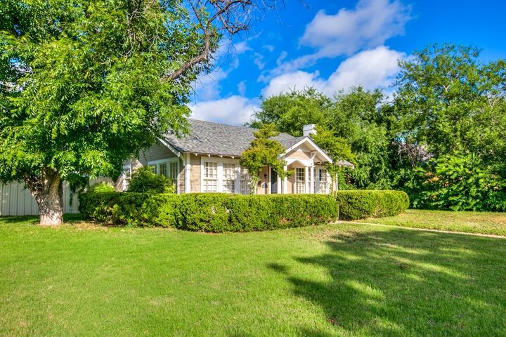 Property Photo: 321 S Adams St TX 76901