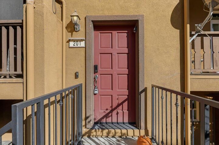 Property Photo: 201 San Antonio Place CA 95116