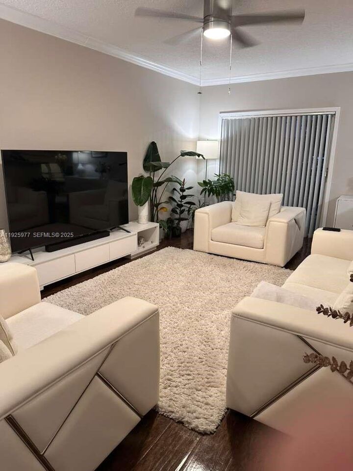 Property Photo: 220 SW 116th Ave 15201 FL 33025