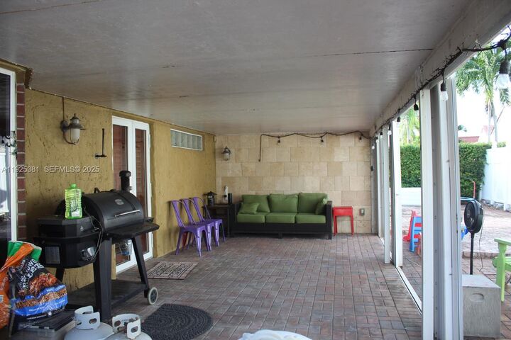 Property Photo: 18801 NW 5th St FL 33029