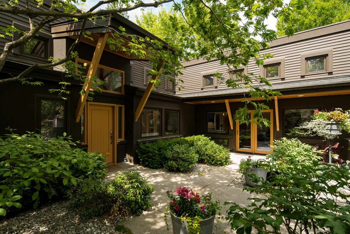 Property Photo: 6414 S Helena St WA 99223