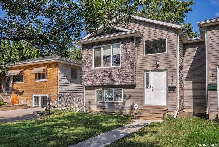 432 S Avenue S  Saskatoon SK S7M 3A4 photo