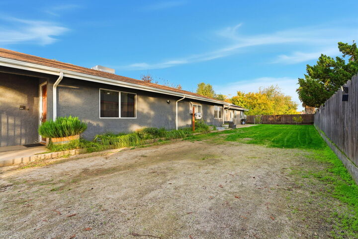 Property Photo:  276 N Cottage Street  CA 93257 