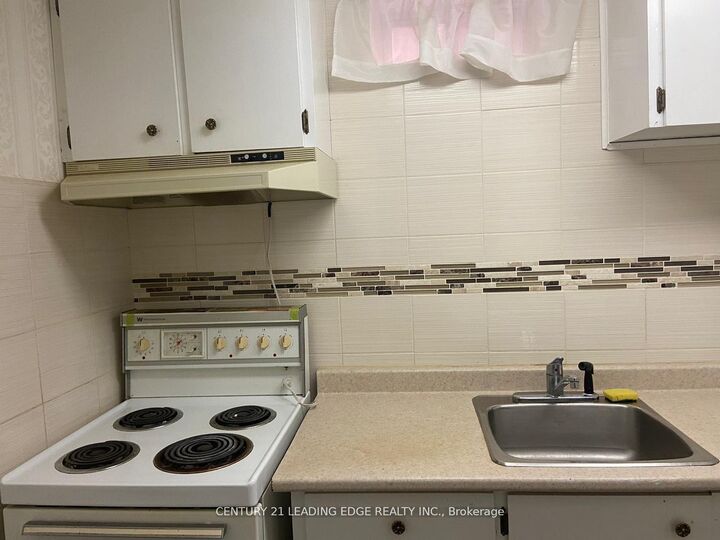 Photo de la propriété:  54 Nottingham Crescent Bsmt  ON L6S 4G4 