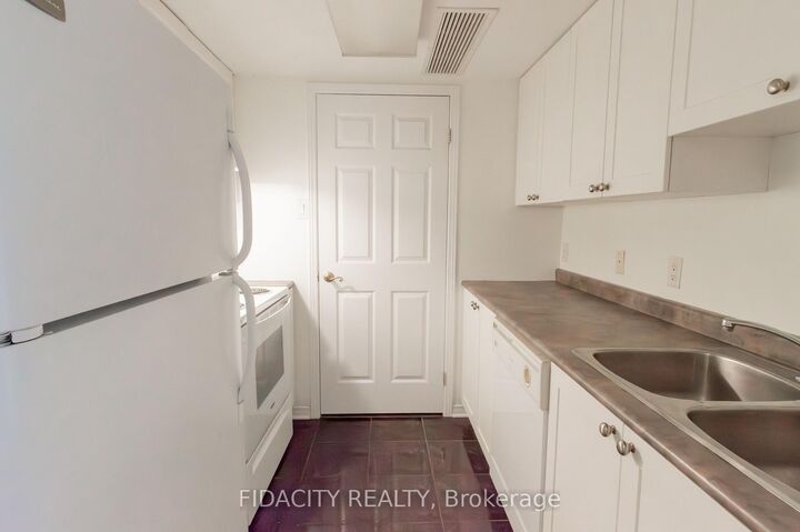 Property Photo: 310 Central Park Drive 5C ON K2C 4G4