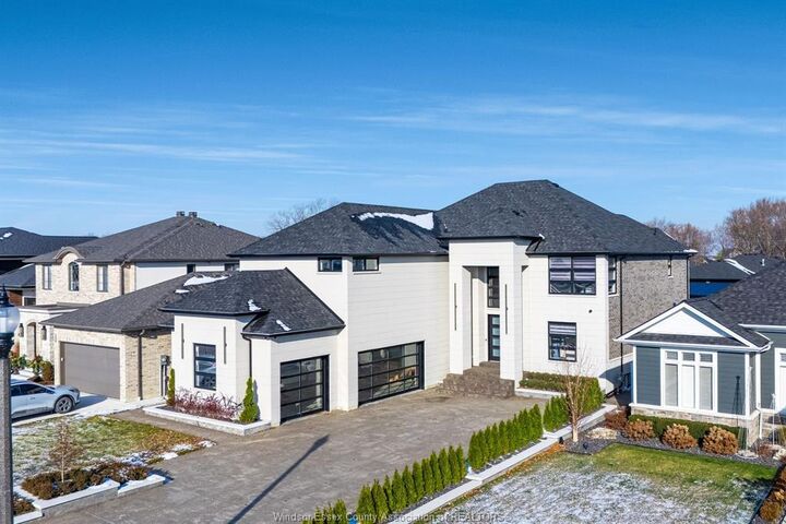 Photo de la propriété:  311 Water  ON N8L 1A7 