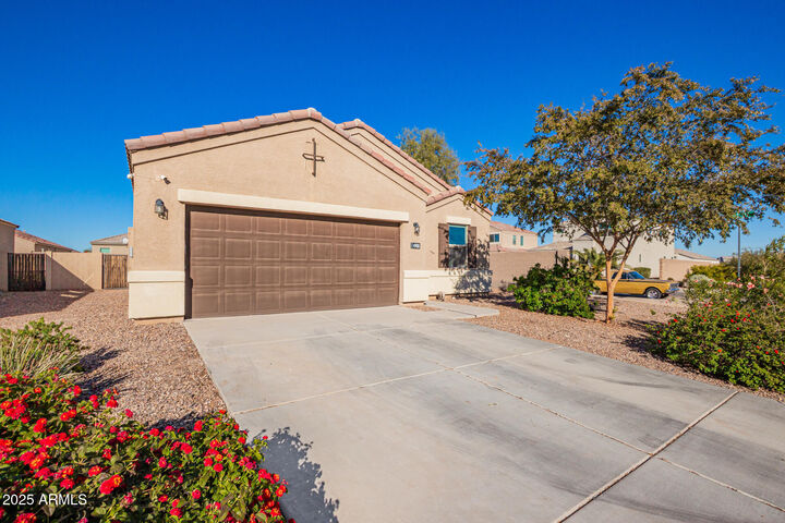 Property Photo:  4988 E Living Stone Way  AZ 85143 