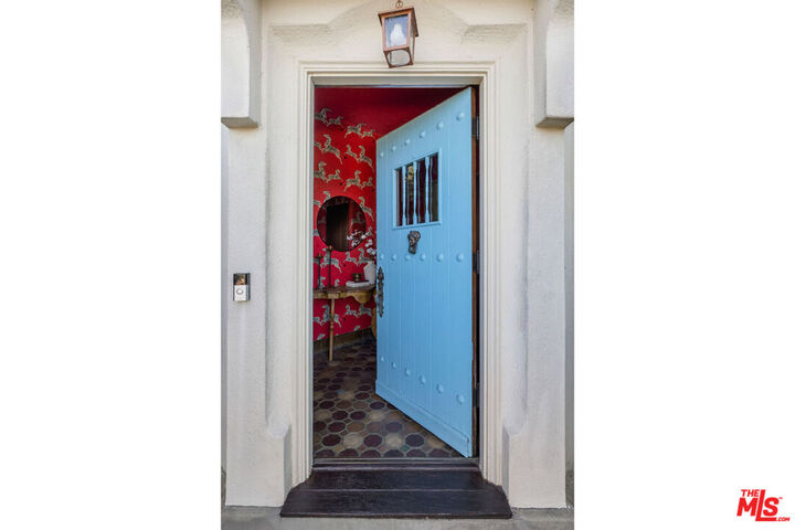 Property Photo:  2608 Ivanhoe Dr  CA 90039 