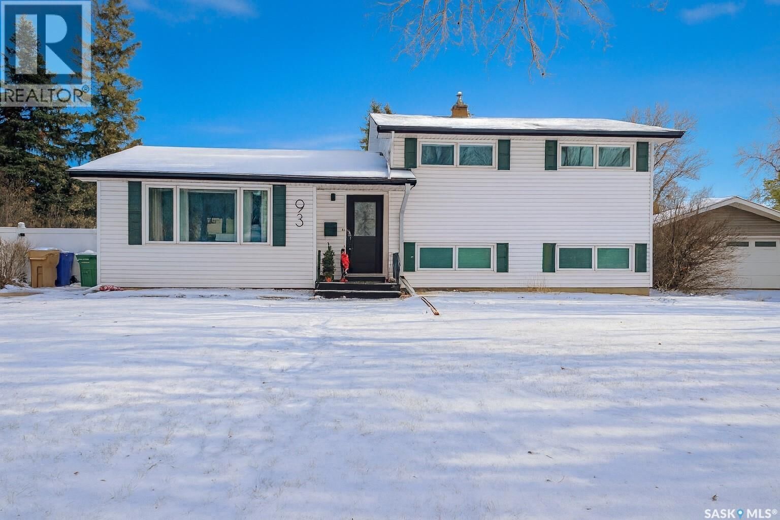 Property Photo: 93 Cardinal Crescent SK S4S 3H8
