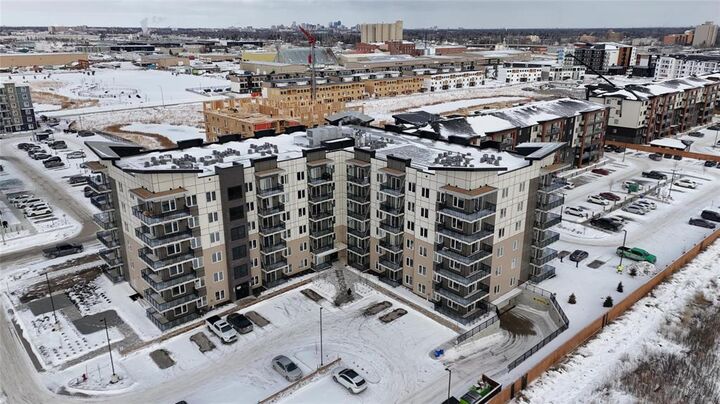 Property Photo: 635 Ballantrae Drive MB R3T 6K4