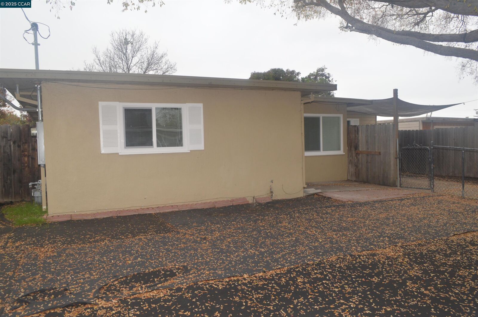 Property Photo: 43 Bay Dr CA 94565