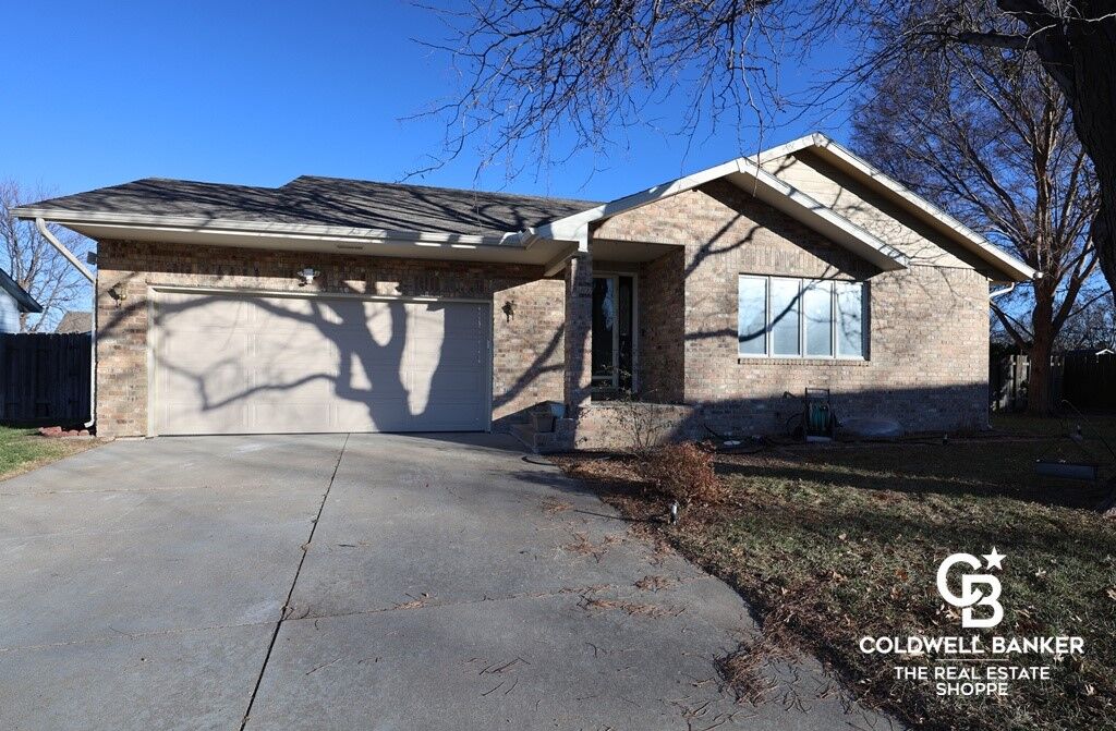 Property Photo: 2304 N Estes Place KS 67846