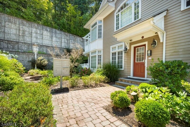 Property Photo:  60 Chestnut St 2  NJ 07960 