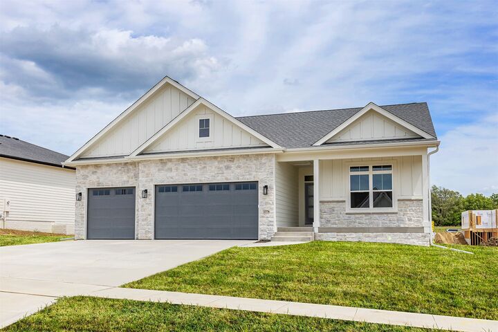 Property Photo: 1376 S Lotus Place IA 50266