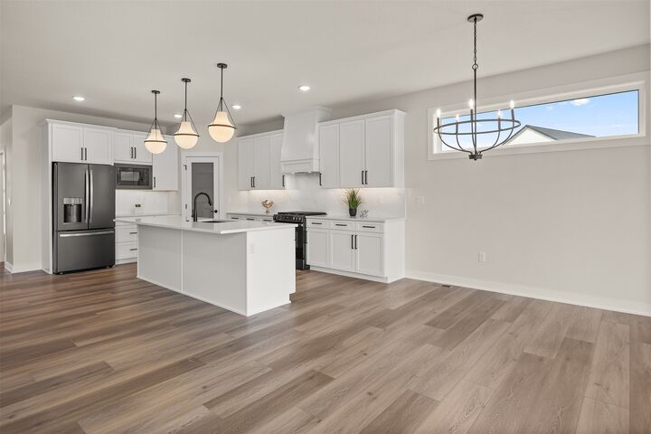 Property Photo:  1376 S Lotus Place  IA 50266 