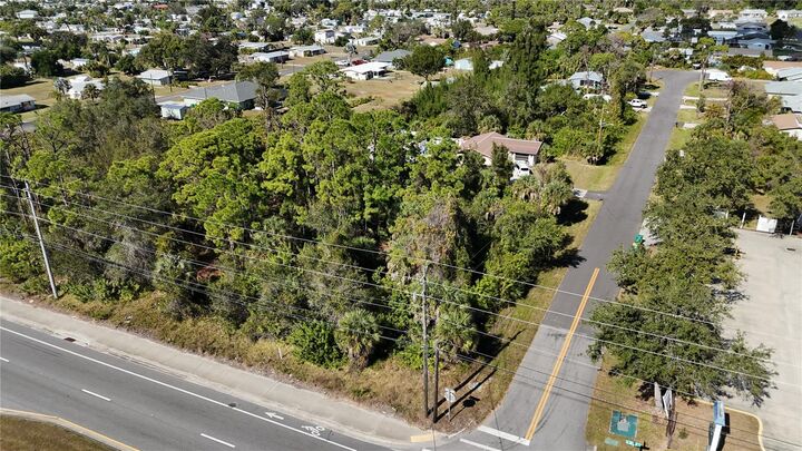 Property Photo:  1380 Tudor Road  FL 34224 
