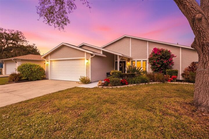 Property Photo:  4811 Glenbrooke Drive  FL 34243 