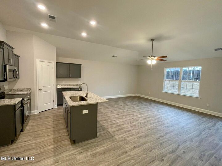 Property Photo: 102 Red Bird Cove MS 38668