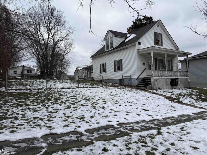 Property Photo:  241 S 9th Street  IA 52601 