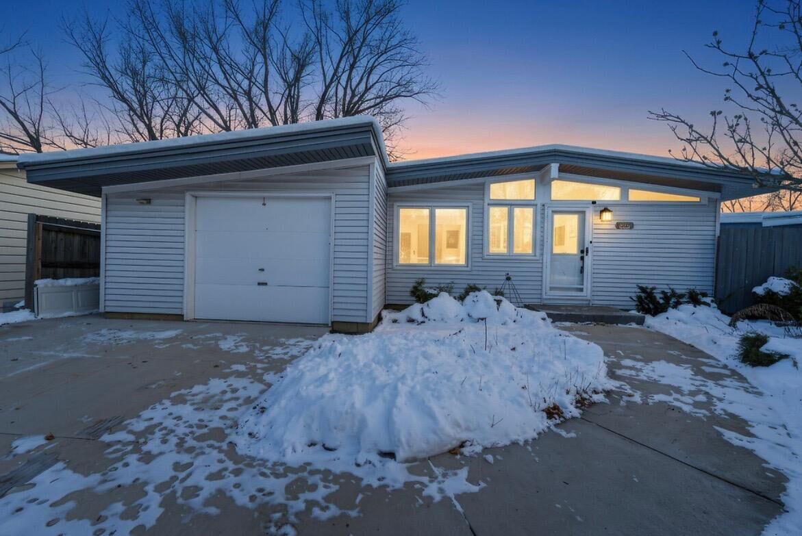 Property Photo: 4422 N Glenway St WI 53225