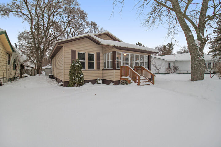 Property Photo:  2214 Torrent Street  MI 49441 