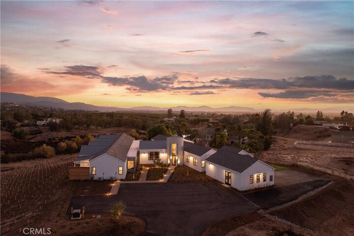 Property Photo:  39241 Corte Venture  CA 92592 