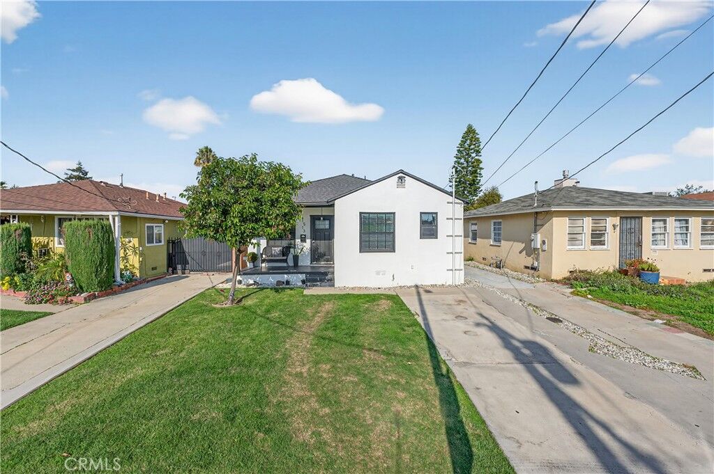 Property Photo:  1513 W 215th Street  CA 90501 