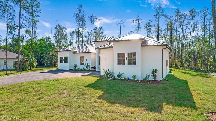 Property Photo: 3518 2nd Avenue SE FL 34117